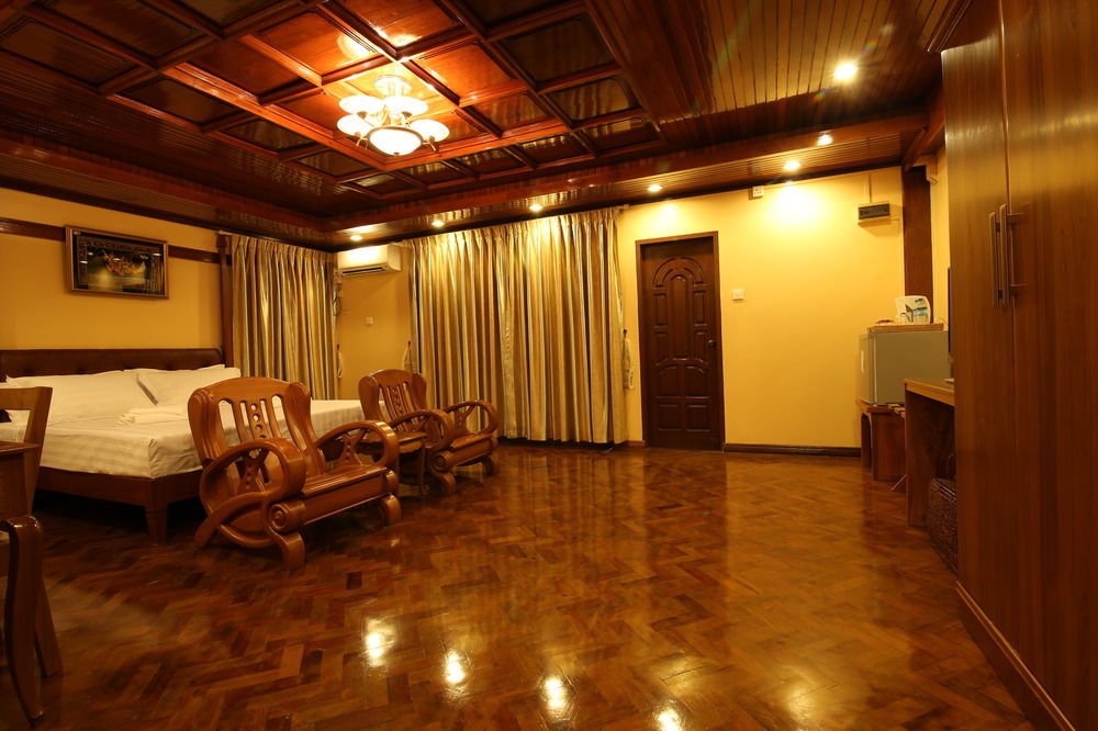 Hundred Moon Hotel Yangon Ngoại thất bức ảnh
