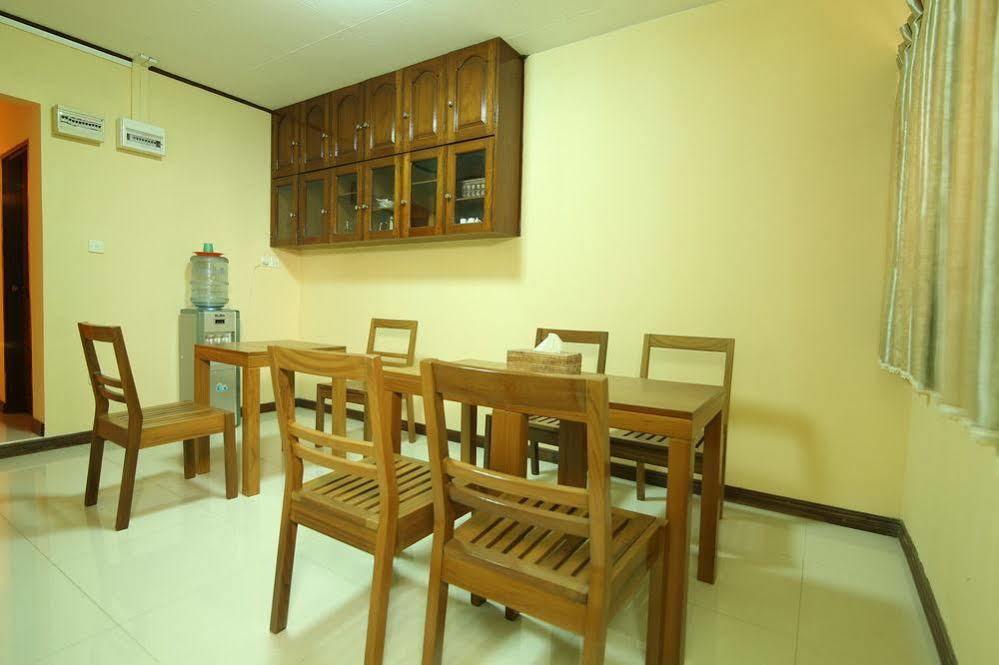 Hundred Moon Hotel Yangon Ngoại thất bức ảnh