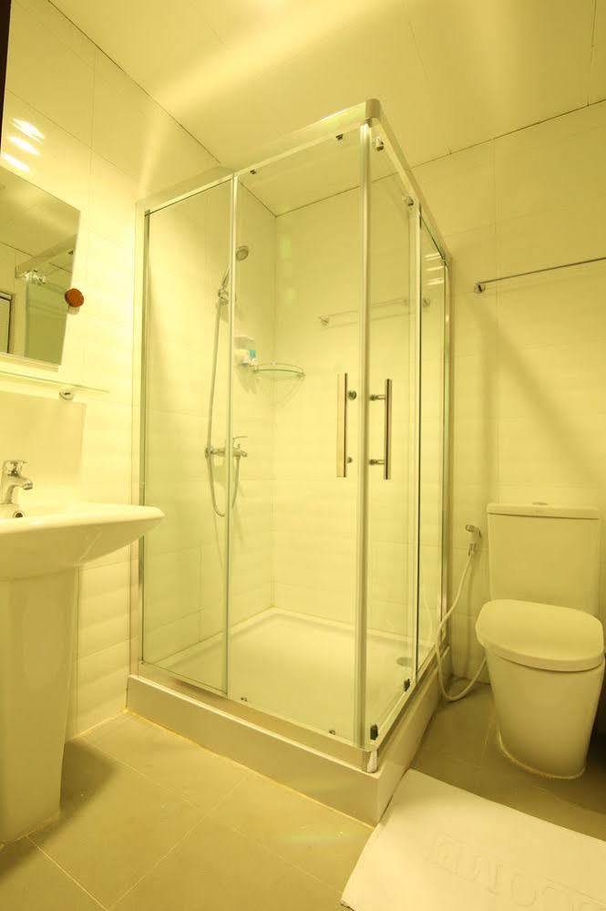 Hundred Moon Hotel Yangon Ngoại thất bức ảnh