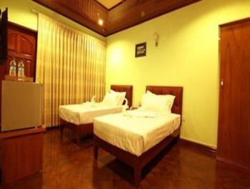Hundred Moon Hotel Yangon Ngoại thất bức ảnh