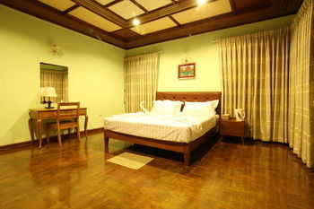 Hundred Moon Hotel Yangon Ngoại thất bức ảnh